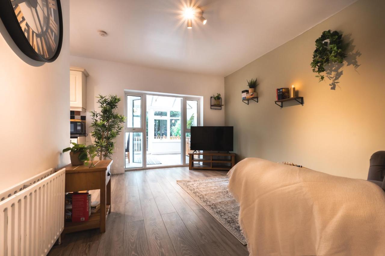 Accessible 3-Bedroom Bungalow With Patio +Driveway Саутгемптон Екстер'єр фото